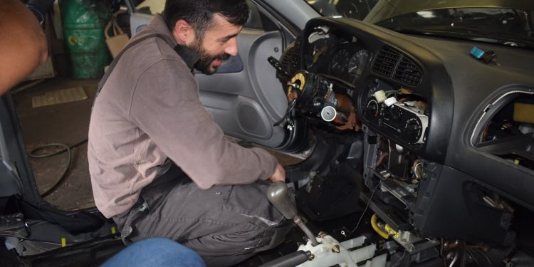 Comprámos um carro por 400 euros no OLX e fomos correr com ele! 43 Comprámos um carro por 400 euros no OLX e fomos correr com ele! 43