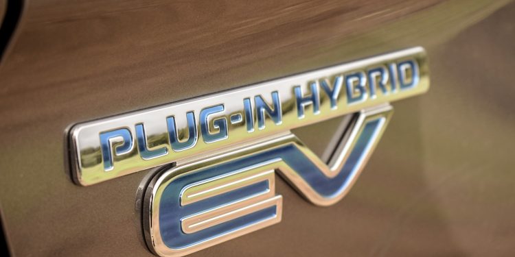 Mitsubishi Outlander PHEV Instyle: Ecologia com 3 motores! 48