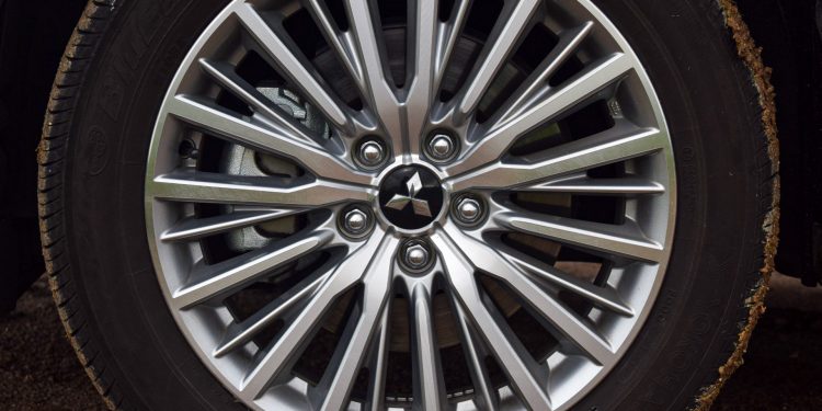 Mitsubishi Outlander PHEV Instyle: Ecologia com 3 motores! 45