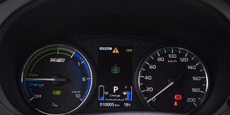 Mitsubishi Outlander PHEV Instyle: Ecologia com 3 motores! 43