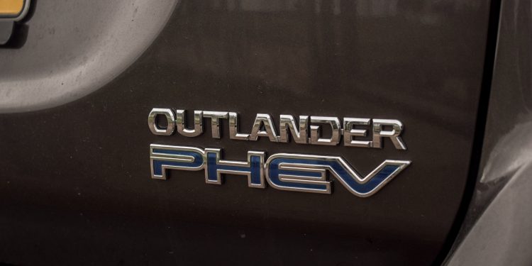 Mitsubishi Outlander PHEV Instyle: Ecologia com 3 motores! 42