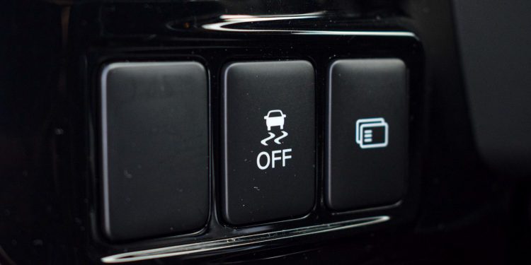 Mitsubishi Outlander PHEV Instyle: Ecologia com 3 motores! 39