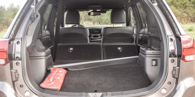 Mitsubishi Outlander PHEV Instyle: Ecologia com 3 motores! 37