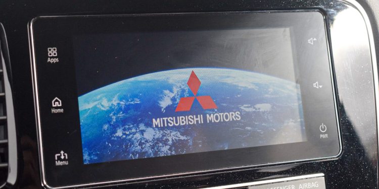 Mitsubishi Outlander PHEV Instyle: Ecologia com 3 motores! 31
