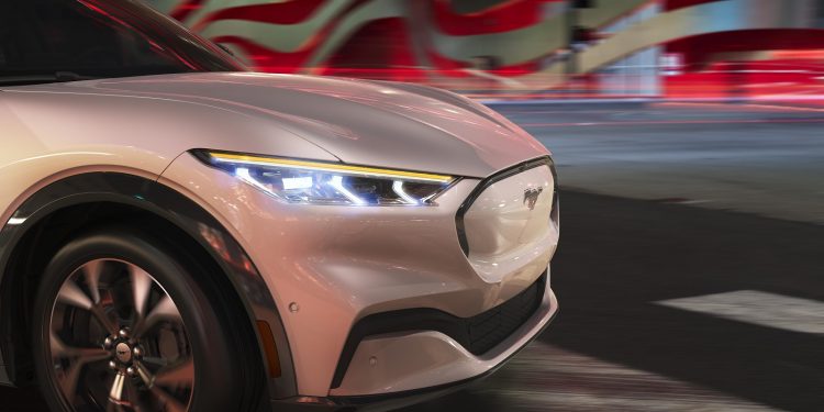 Novo Ford Mustang Mach-E 100% Elétrico 14