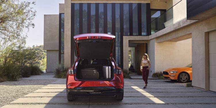 Novo Ford Mustang Mach-E 100% Elétrico 17