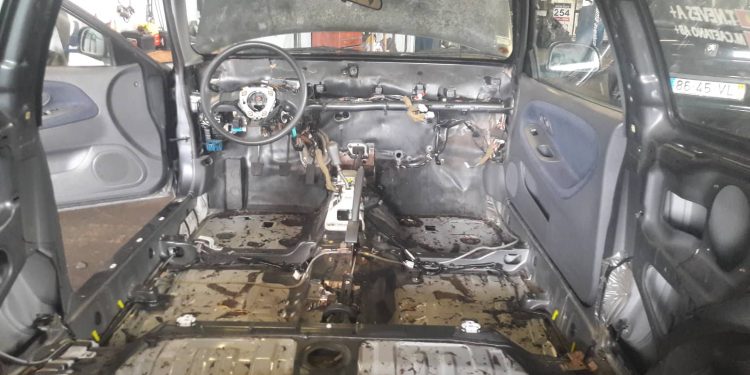 (Parte 2) Comprámos um carro por 400€ e fomos correr: Rollbar 22 (Parte 2) Comprámos um carro por 400€ e fomos correr: Rollbar 22