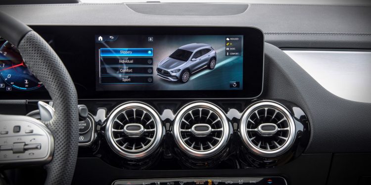 Novo Mercedes-AMG GLA 35 4MATIC 14