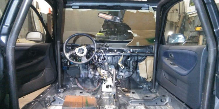 (Parte 2) Comprámos um carro por 400€ e fomos correr: Rollbar 25 (Parte 2) Comprámos um carro por 400€ e fomos correr: Rollbar 25