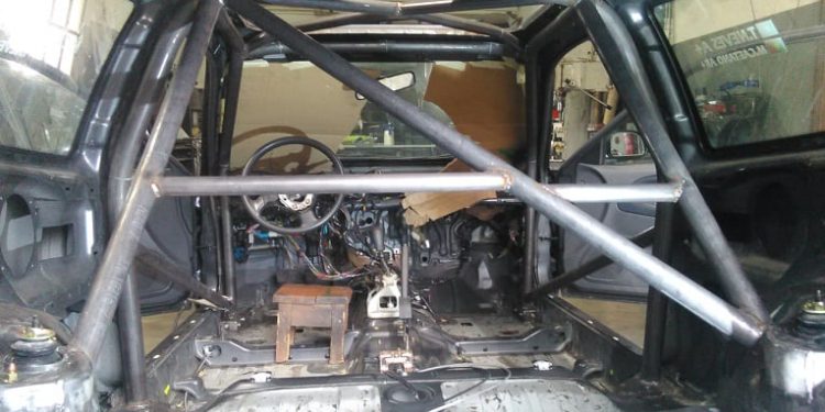 (Parte 2) Comprámos um carro por 400€ e fomos correr: Rollbar 26 (Parte 2) Comprámos um carro por 400€ e fomos correr: Rollbar 26