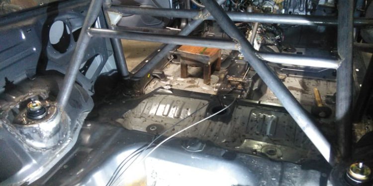 (Parte 2) Comprámos um carro por 400€ e fomos correr: Rollbar 27 (Parte 2) Comprámos um carro por 400€ e fomos correr: Rollbar 27