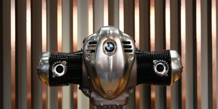 Este motor 1.8 Litros Boxer da BMW Motorrad é uma espécie de obra de arte! 20