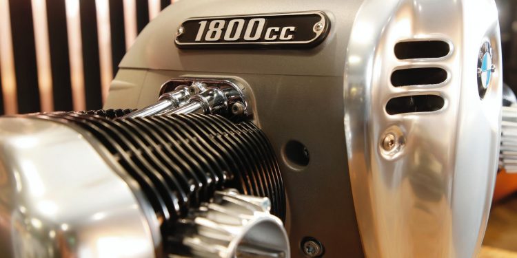 Este motor 1.8 Litros Boxer da BMW Motorrad é uma espécie de obra de arte! 16