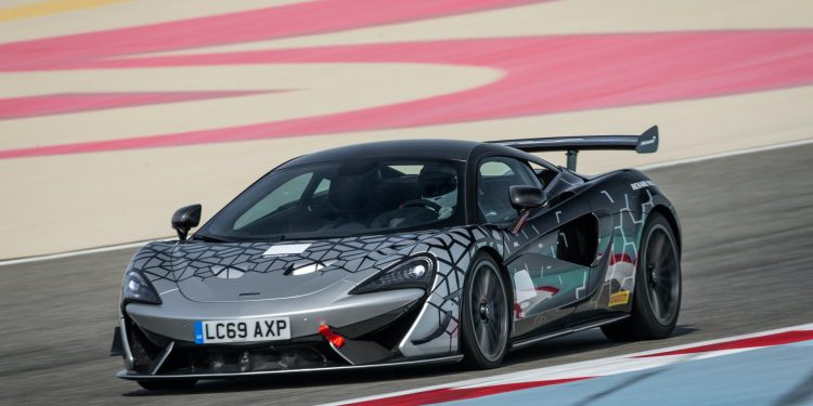 Mclaren 620R surge como um carro de corridas "Road Legal"! 25