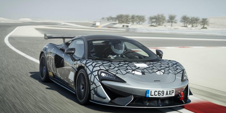 Mclaren 620R surge como um carro de corridas "Road Legal"! 24