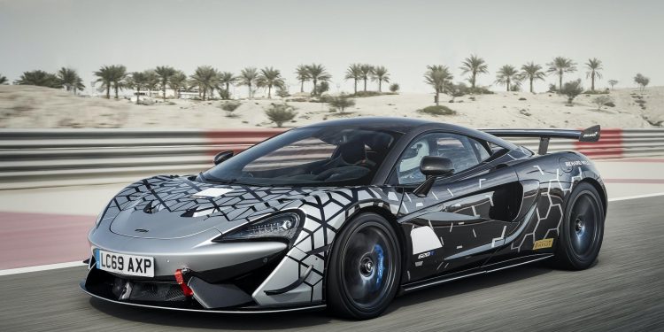 Mclaren 620R surge como um carro de corridas "Road Legal"! 23