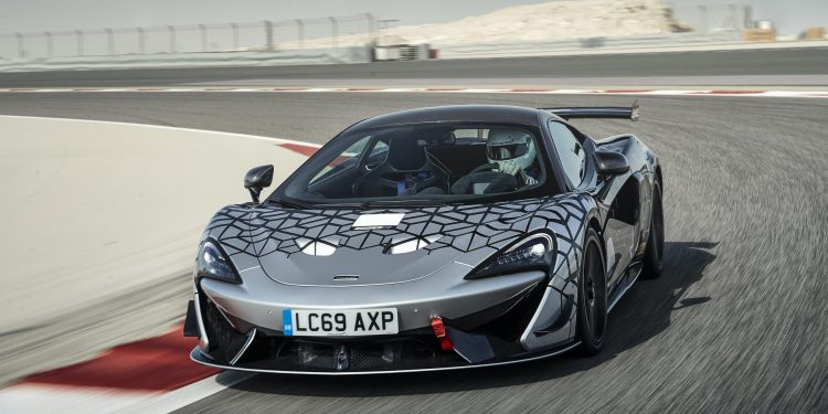 Mclaren 620R surge como um carro de corridas "Road Legal"! 22