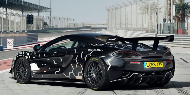 Mclaren 620R surge como um carro de corridas "Road Legal"! 26