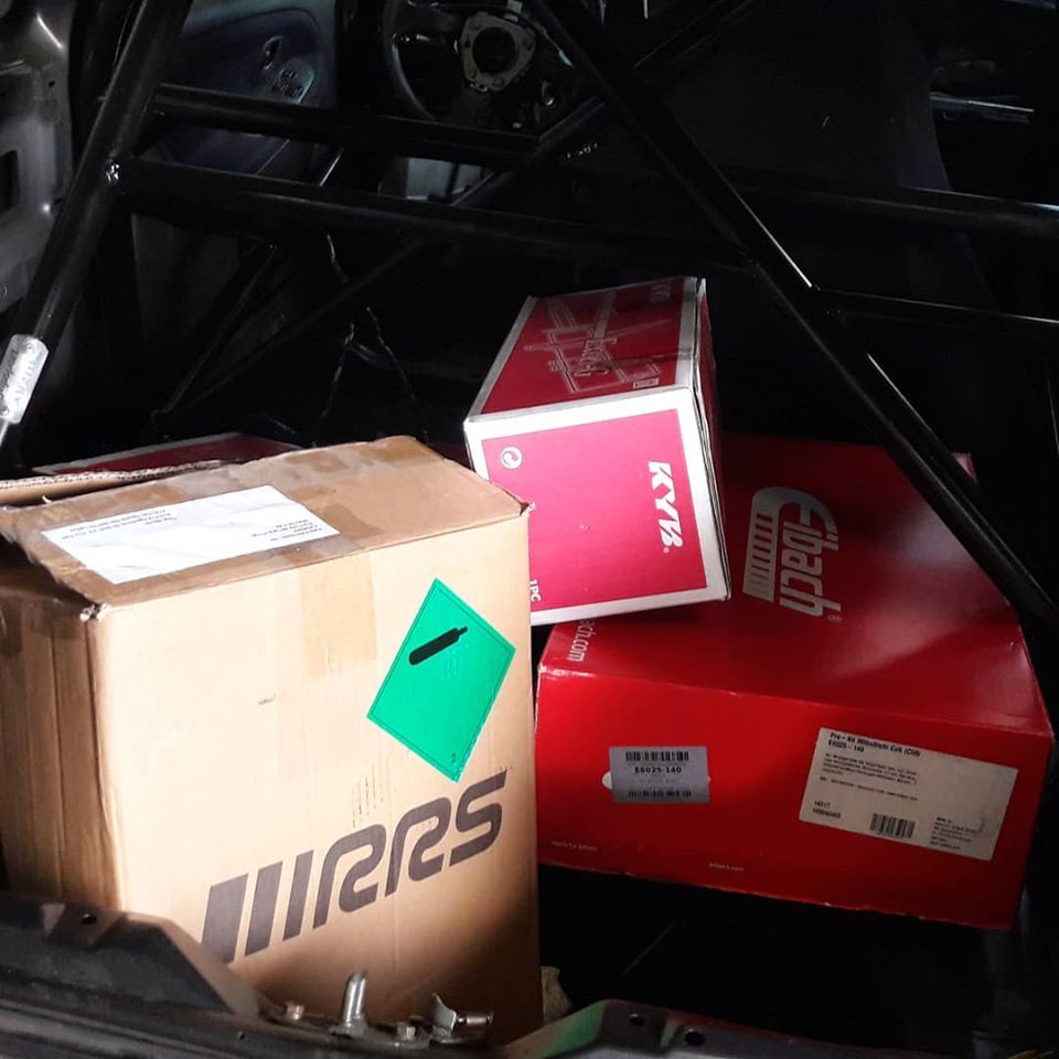 (Parte 2) Comprámos um carro por 400€ e fomos correr: Rollbar 30 (Parte 2) Comprámos um carro por 400€ e fomos correr: Rollbar 30