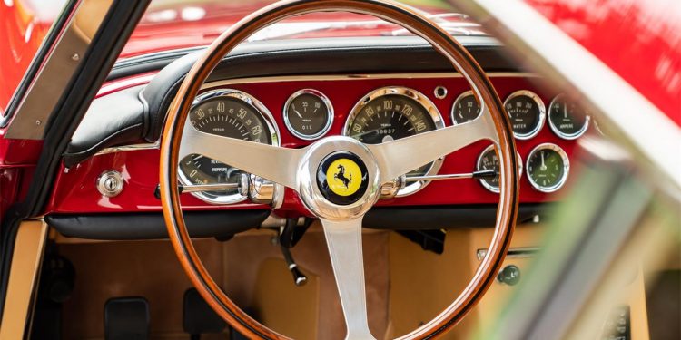 Ferrari 250 GTE 2+2: um automóvel que é um investimento de sonho! 32