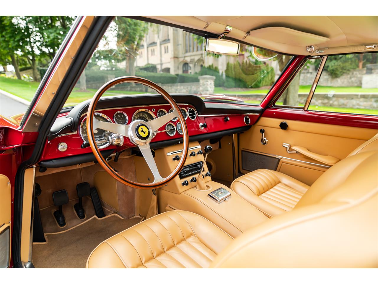 Ferrari 250 GTE 2+2: um automóvel que é um investimento de sonho! 16