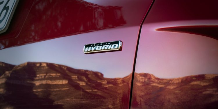 Ford Kuga oferece uma ampla gama de propulsores, incluindo o Plug-In Hybrid 14