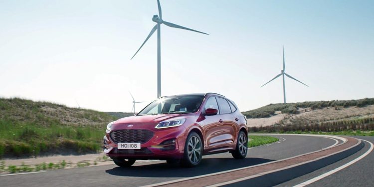 Ford Kuga oferece uma ampla gama de propulsores, incluindo o Plug-In Hybrid 18