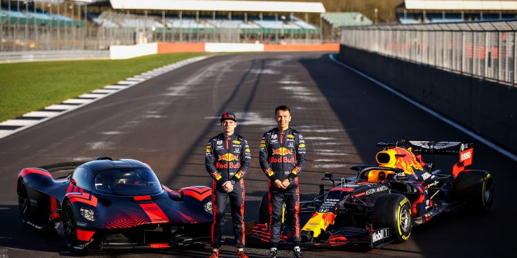Max Verstappen leva Aston Martin Valkyrie ao limite! (Vídeo) 21