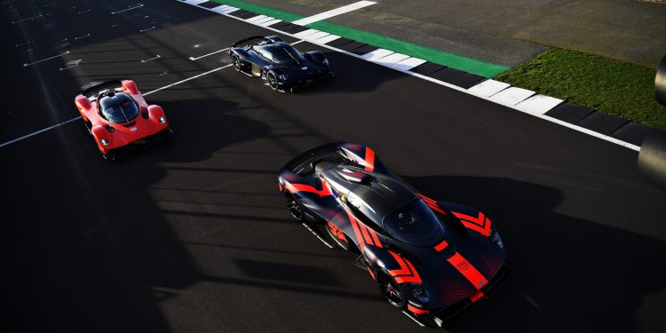 Max Verstappen leva Aston Martin Valkyrie ao limite! (Vídeo) 16