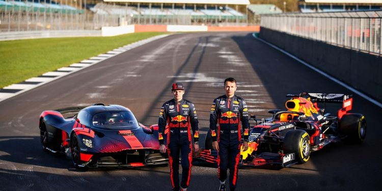 Max Verstappen leva Aston Martin Valkyrie ao limite! (Vídeo) 13
