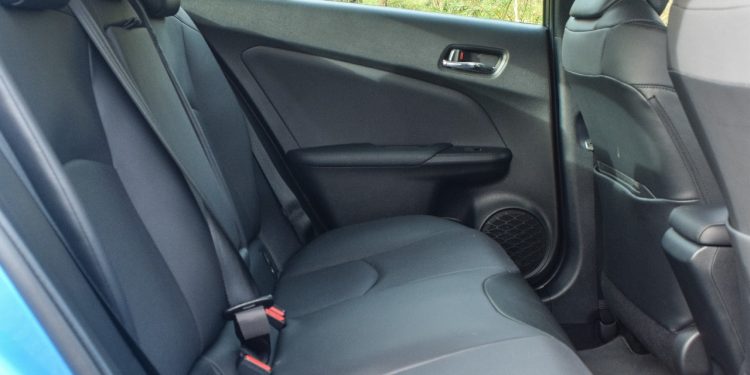 Toyota PRIUS Hybrid AWD: Triplamente Prius! 28