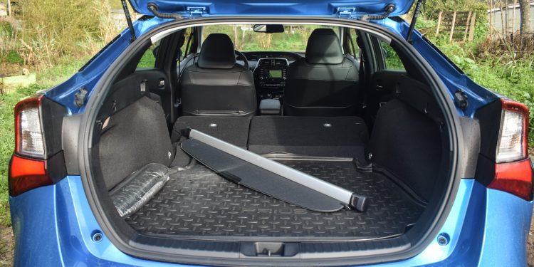 Toyota PRIUS Hybrid AWD: Triplamente Prius! 37