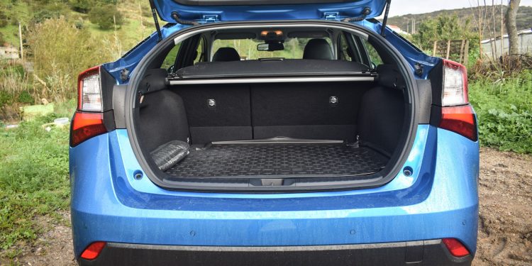 Toyota PRIUS Hybrid AWD: Triplamente Prius! 27