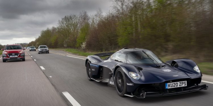 Aston Martin Valkyrie já circula na via pública! 17 Aston Martin Valkyrie já circula na via pública! 17