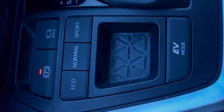 TOYOTA RAV4 2.5 Hybrid Square Collection Dynamic Force: Um híbrido sem complicações! 34