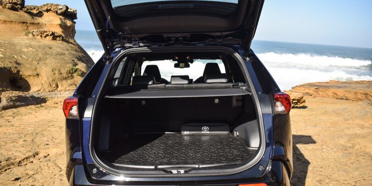 TOYOTA RAV4 2.5 Hybrid Square Collection Dynamic Force: Um híbrido sem complicações! 32
