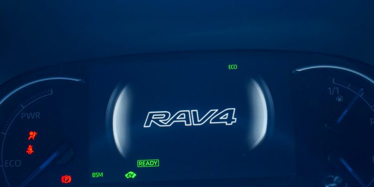 TOYOTA RAV4 2.5 Hybrid Square Collection Dynamic Force: Um híbrido sem complicações! 37