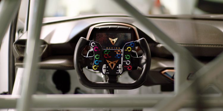 Eis como se prepara o novo CUPRA e-Racer para competição 13