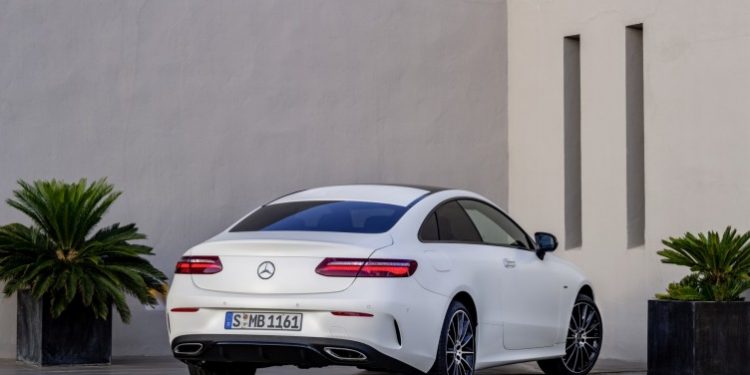 A história dos Mercedes-Benz Classe E Coupé e Cabriolet 17