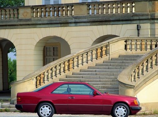 A história dos Mercedes-Benz Classe E Coupé e Cabriolet 31