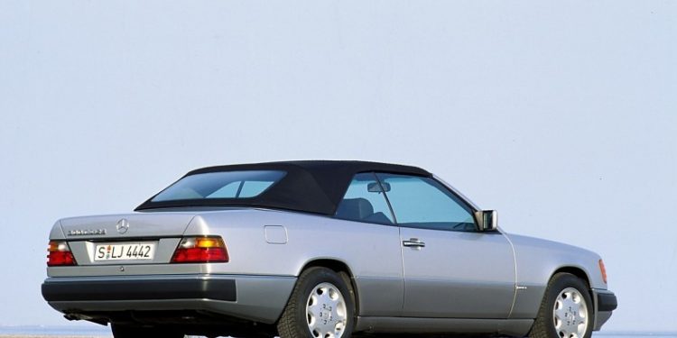 A história dos Mercedes-Benz Classe E Coupé e Cabriolet 30