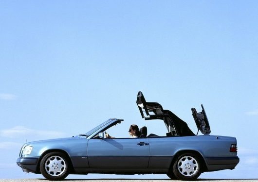A história dos Mercedes-Benz Classe E Coupé e Cabriolet 33