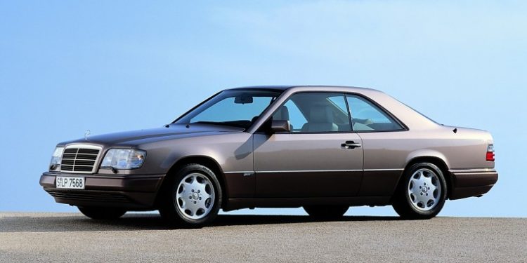 A história dos Mercedes-Benz Classe E Coupé e Cabriolet 34