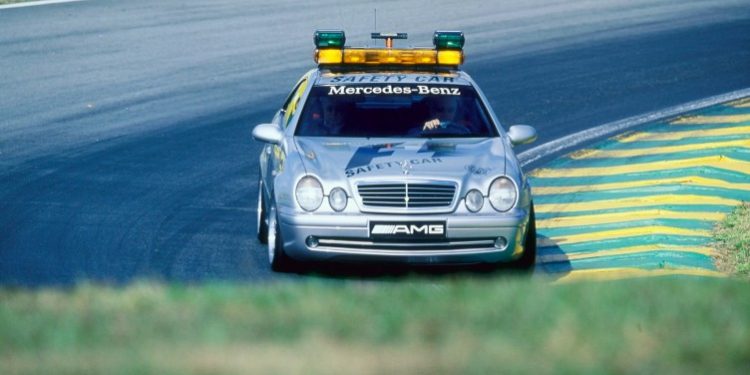 A história dos Mercedes-Benz Classe E Coupé e Cabriolet 36