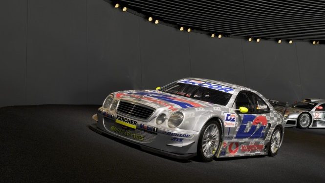 A história dos Mercedes-Benz Classe E Coupé e Cabriolet 37