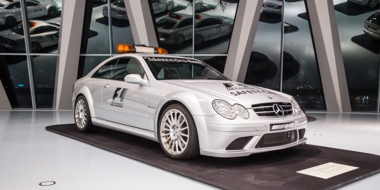 A história dos Mercedes-Benz Classe E Coupé e Cabriolet 38