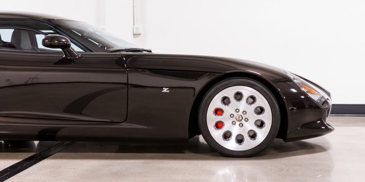 Este Alfa Romeo TZ3 Stradale Zagato está à venda! 35