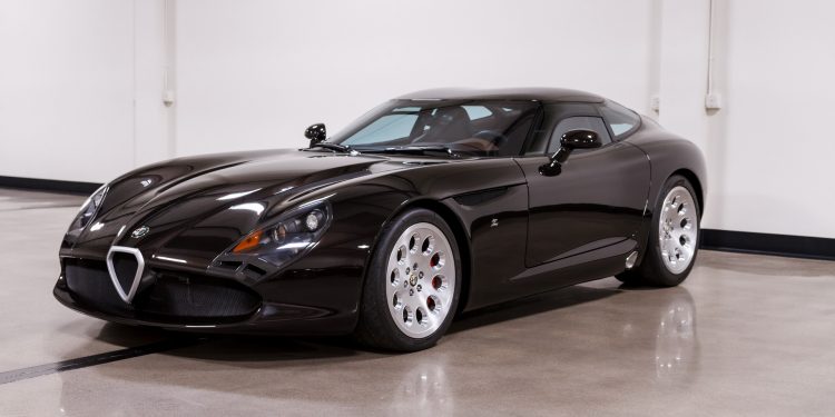 Este Alfa Romeo TZ3 Stradale Zagato está à venda! 15