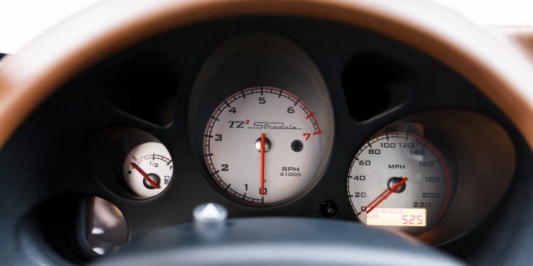 Este Alfa Romeo TZ3 Stradale Zagato está à venda! 46