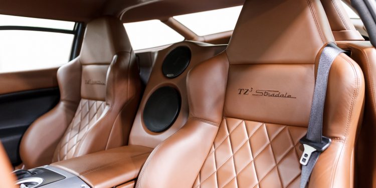 Este Alfa Romeo TZ3 Stradale Zagato está à venda! 48